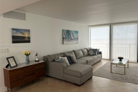 Снять в аренду кондоминиум в Ривьера-Бич, Флорида 2 спальни, 148.64м2, № 2065213 - фото 8