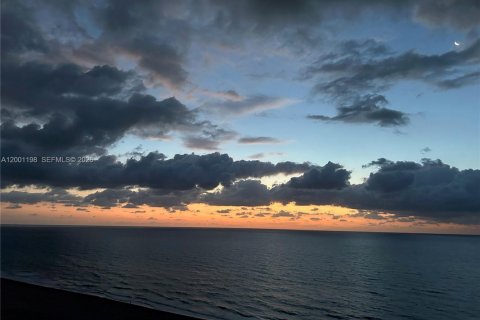 Кондоминиум с 2 спальнями в Ривьера-Бич, Флорида № 2065213