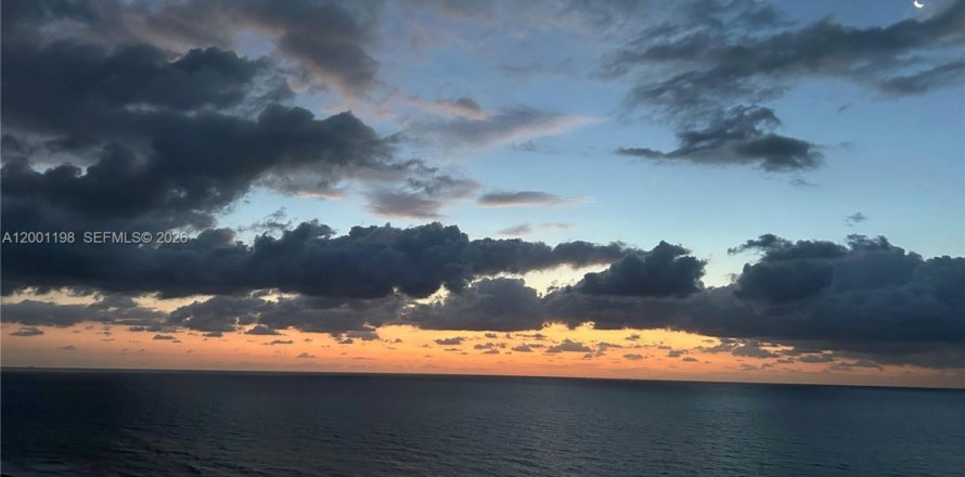 Кондоминиум с 2 спальнями в Ривьера-Бич, Флорида № 2065213