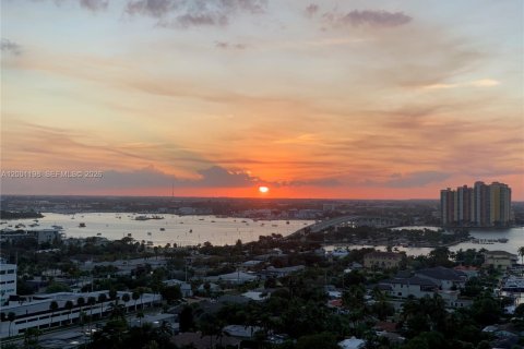 Снять в аренду кондоминиум в Ривьера-Бич, Флорида 2 спальни, 148.64м2, № 2065213 - фото 7