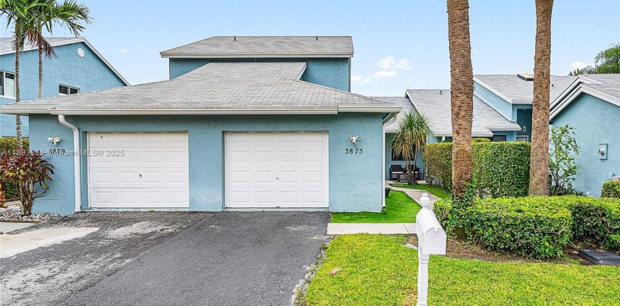 Townhouse in Atlantis, Florida 3 bedrooms, 121.52 sq.m. № 1947753