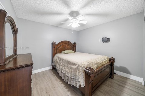 Townhouse in Atlantis, Florida 3 bedrooms, 121.52 sq.m. № 1947753 - photo 21