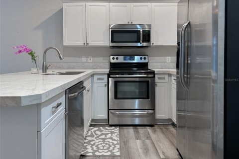 Touwnhouse à louer à Tampa, Floride: 2 chambres, 141.77 m2 № 2267286 - photo 10