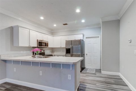 Touwnhouse à louer à Tampa, Floride: 2 chambres, 141.77 m2 № 2267286 - photo 7