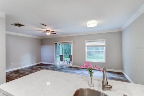 Touwnhouse à louer à Tampa, Floride: 2 chambres, 141.77 m2 № 2267286 - photo 12