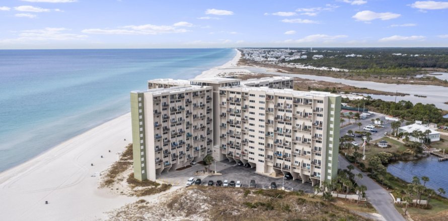 Condo in Panama City Beach, Florida, 1 bedroom № 558990