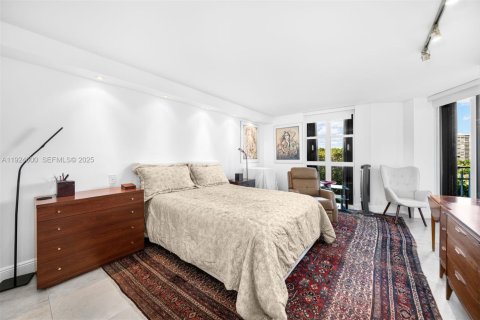 Condo in Miami, Florida, 2 bedrooms  № 2082907 - photo 19