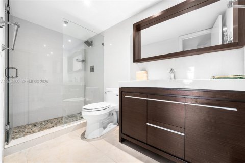 Condo in Miami, Florida, 2 bedrooms  № 2082907 - photo 25