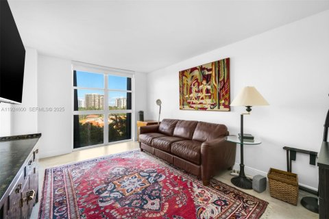 Condo in Miami, Florida, 2 bedrooms  № 2082907 - photo 24