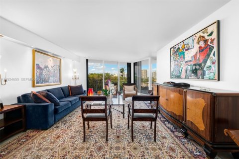 Condo in Miami, Florida, 2 bedrooms  № 2082907 - photo 4