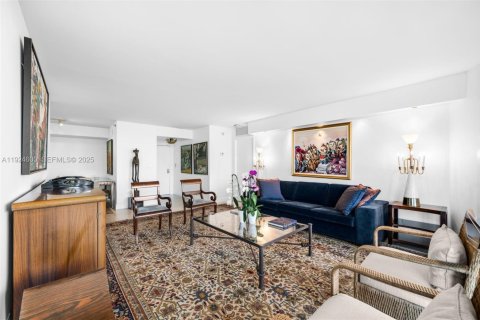 Condo in Miami, Florida, 2 bedrooms  № 2082907 - photo 6