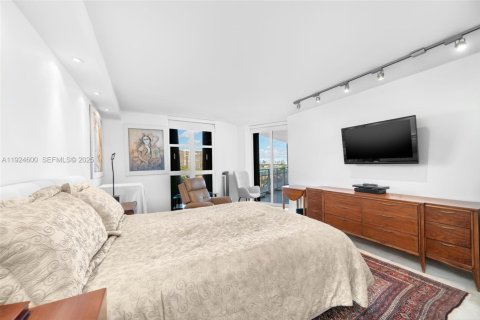 Condo in Miami, Florida, 2 bedrooms  № 2082907 - photo 21