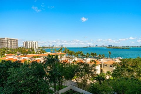 Condo in Miami, Florida, 2 bedrooms  № 2082907 - photo 29