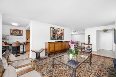 Condo in Miami, Florida, 2 bedrooms  № 2082907 - photo 8