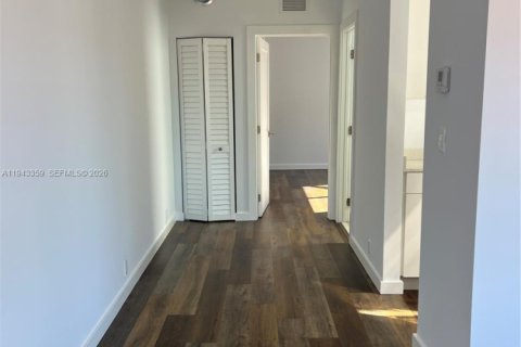 Appartement à louer à Miami, Floride: 1 chambre, 59.92 m2 № 1999597 - photo 3