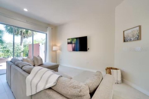 Adosado en venta en Kissimmee, Florida, 5 dormitorios, 197.14 m2 № 1918569 - foto 3