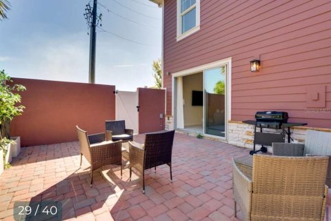 Adosado en venta en Kissimmee, Florida, 5 dormitorios, 197.14 m2 № 1918569 - foto 24