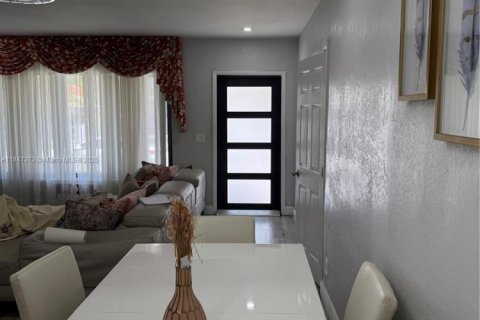 Casa en venta en North Miami Beach, Florida, 4 dormitorios, 171.68 m2 № 1855392 - foto 5