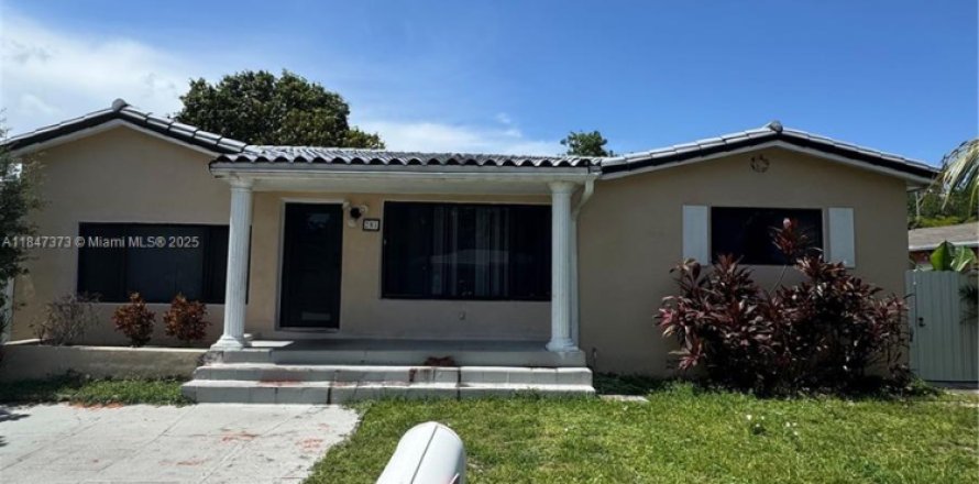 Casa en North Miami Beach, Florida 4 dormitorios, 171.68 m2 № 1855392