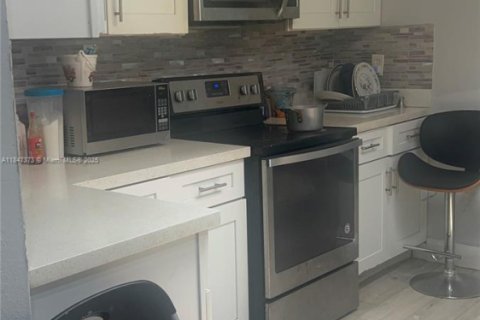 Casa en venta en North Miami Beach, Florida, 4 dormitorios, 171.68 m2 № 1855392 - foto 11