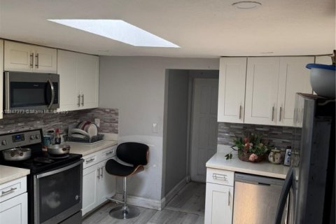 Casa en venta en North Miami Beach, Florida, 4 dormitorios, 171.68 m2 № 1855392 - foto 10