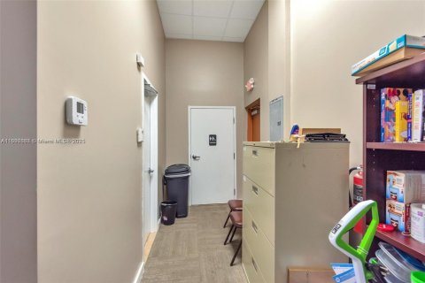Immobilier commercial à vendre à Miami, Floride № 2081562 - photo 9