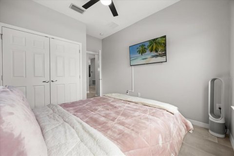 House in Orlando, Florida 4 bedrooms, 175.12 sq.m. № 1813751 - photo 14