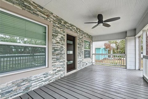 House in Saint Petersburg, Florida 5 bedrooms, 224.73 sq.m. № 1537643 - photo 10