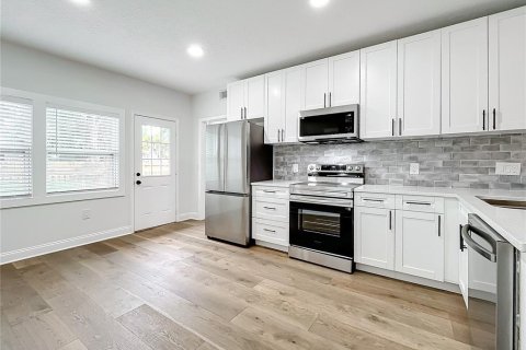 House in Saint Petersburg, Florida 5 bedrooms, 224.73 sq.m. № 1537643 - photo 25