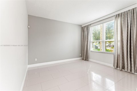 House in Orlando, Florida 4 bedrooms № 1956258 - photo 4