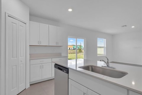 House in Wimauma, Florida 5 bedrooms, 204.38 sq.m. № 2150586 - photo 8