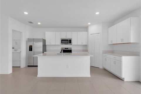 House in Wimauma, Florida 5 bedrooms, 204.38 sq.m. № 2150586 - photo 6