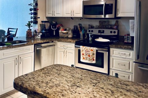 Купить таунхаус в Санрайз, Флорида 3 спальни, 130.9м2, № 1987977 - фото 6