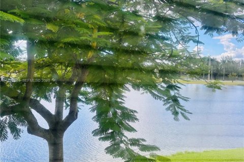 Купить таунхаус в Санрайз, Флорида 3 спальни, 130.9м2, № 1987977 - фото 4