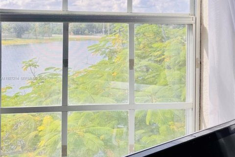 Купить таунхаус в Санрайз, Флорида 3 спальни, 130.9м2, № 1987977 - фото 7