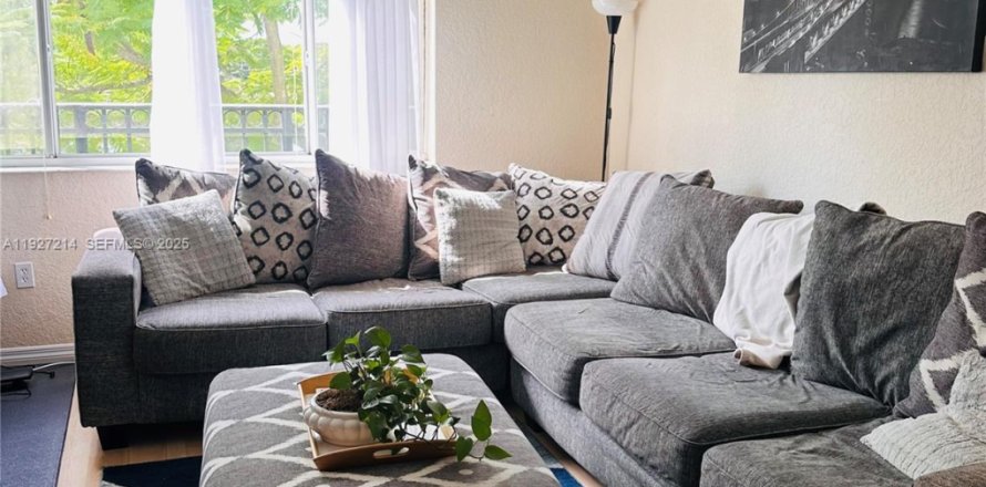 Таунхаус в Санрайз, Флорида 3 спальни, 130.9м2 № 1987977