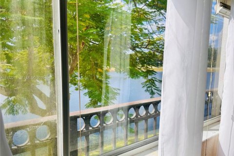 Купить таунхаус в Санрайз, Флорида 3 спальни, 130.9м2, № 1987977 - фото 3