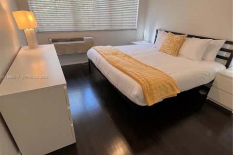 Casa en alquiler en Miami Beach, Florida, 2 dormitorios, 102.19 m2 № 2030639 - foto 14