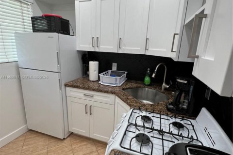 Casa en alquiler en Miami Beach, Florida, 2 dormitorios, 102.19 m2 № 2030639 - foto 9