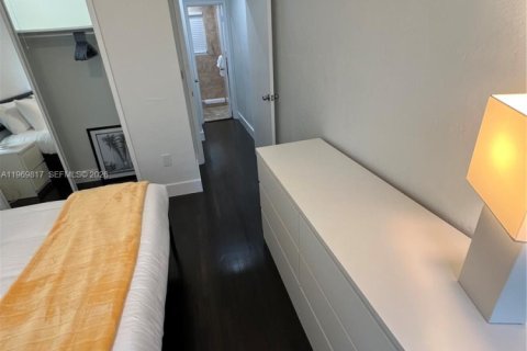 Casa en alquiler en Miami Beach, Florida, 2 dormitorios, 102.19 m2 № 2030639 - foto 16