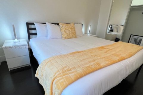 Casa en alquiler en Miami Beach, Florida, 2 dormitorios, 102.19 m2 № 2030639 - foto 15