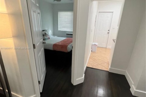 Casa en alquiler en Miami Beach, Florida, 2 dormitorios, 102.19 m2 № 2030639 - foto 5