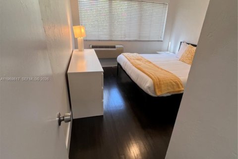 Casa en alquiler en Miami Beach, Florida, 2 dormitorios, 102.19 m2 № 2030639 - foto 13