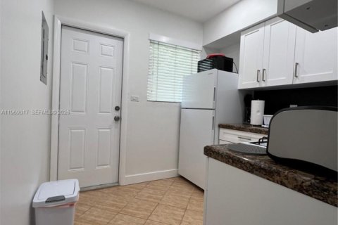 Casa en alquiler en Miami Beach, Florida, 2 dormitorios, 102.19 m2 № 2030639 - foto 8