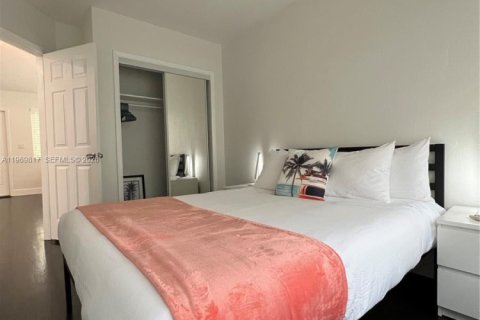 Casa en alquiler en Miami Beach, Florida, 2 dormitorios, 102.19 m2 № 2030639 - foto 7