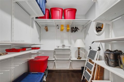 Condo in Key Biscayne, Florida, 1 bedroom  № 2027886 - photo 13