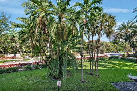 Condo in Key Biscayne, Florida, 1 bedroom  № 2027886 - photo 22