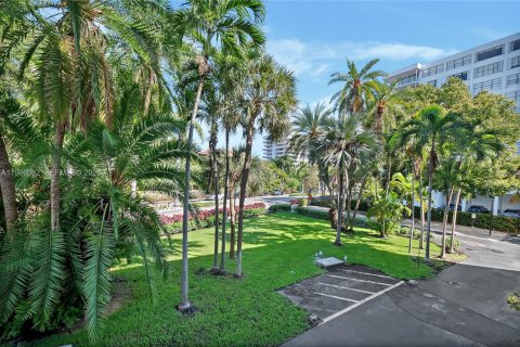 Condo in Key Biscayne, Florida, 1 bedroom  № 2027886 - photo 21