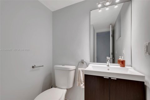 Condo in Key Biscayne, Florida, 1 bedroom  № 2027886 - photo 14