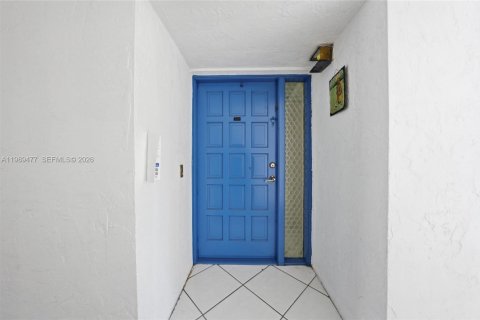 Condo in Lauderhill, Florida, 3 bedrooms  № 2051781 - photo 6